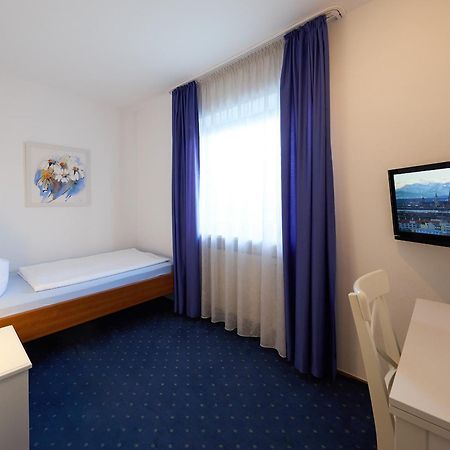 Hotel Garni Demmel Bruckmuhl Bagian luar foto