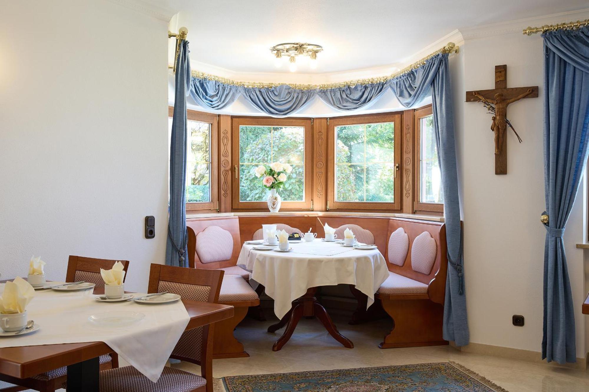 Hotel Garni Demmel Bruckmuhl Bagian luar foto