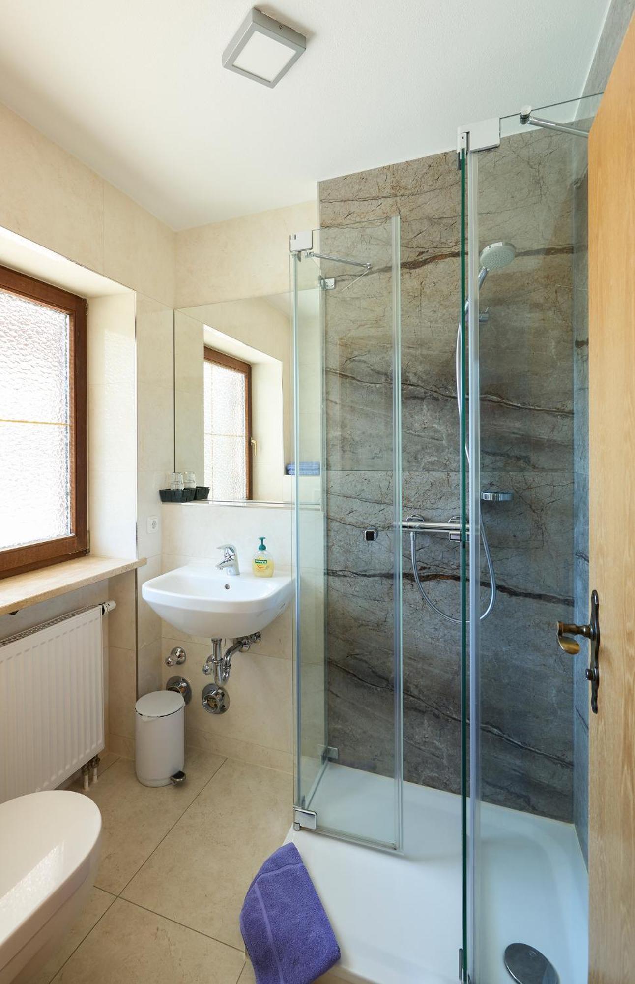 Hotel Garni Demmel Bruckmuhl Bagian luar foto