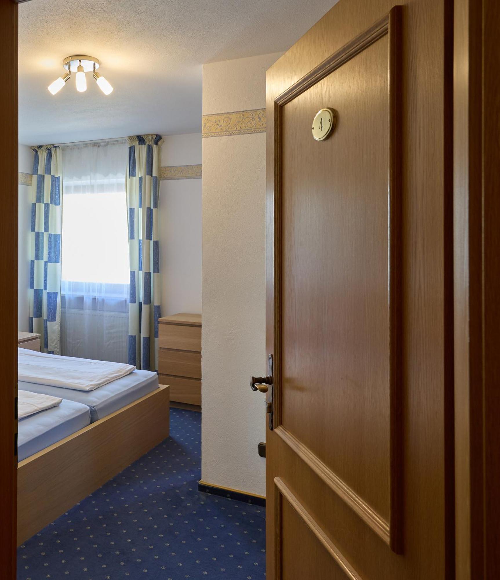 Hotel Garni Demmel Bruckmuhl Bagian luar foto