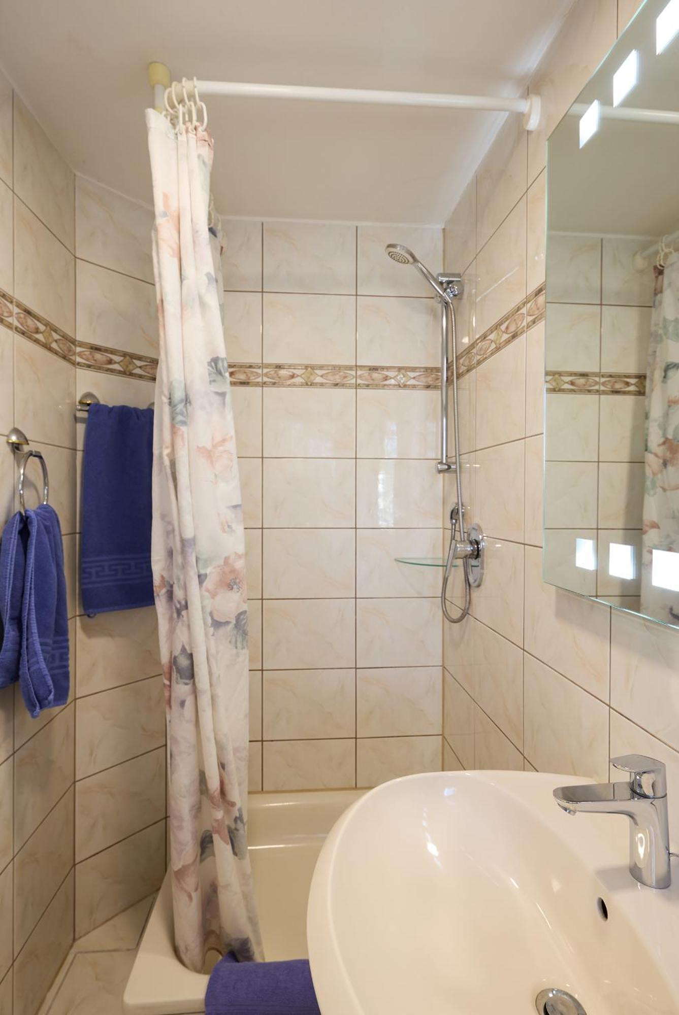 Hotel Garni Demmel Bruckmuhl Bagian luar foto