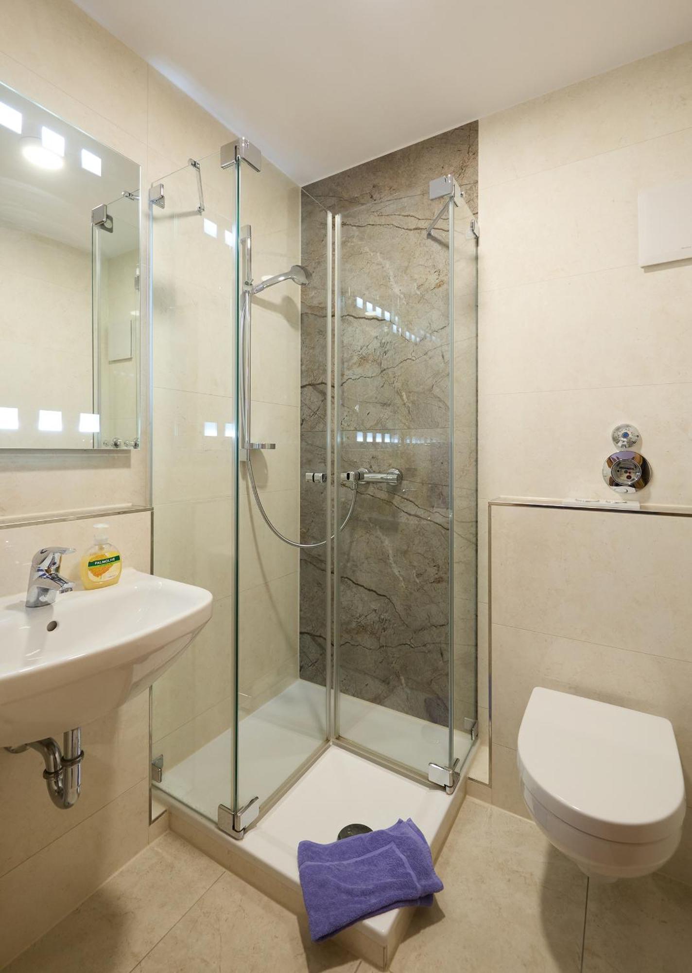 Hotel Garni Demmel Bruckmuhl Bagian luar foto
