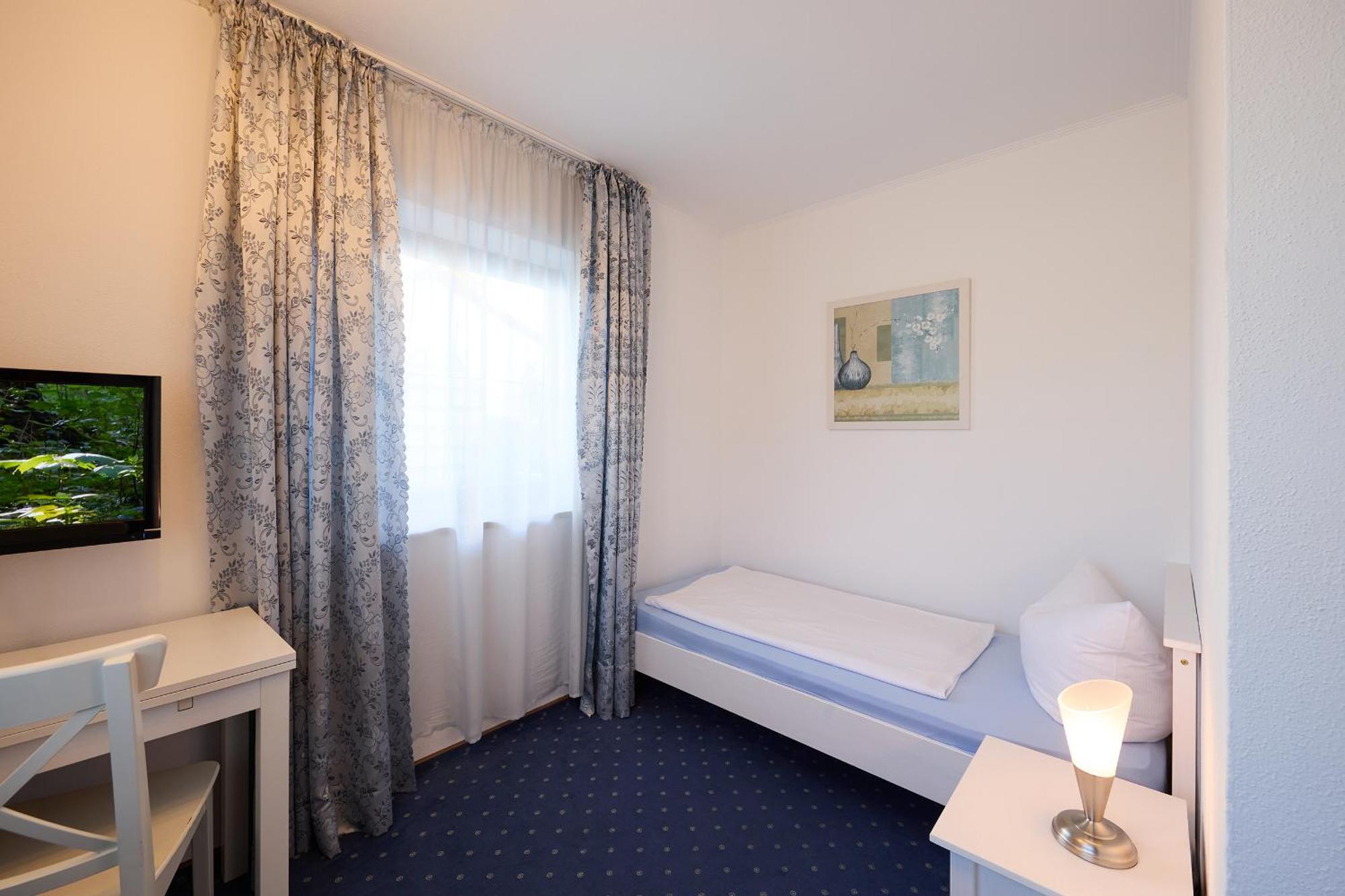 Hotel Garni Demmel Bruckmuhl Bagian luar foto
