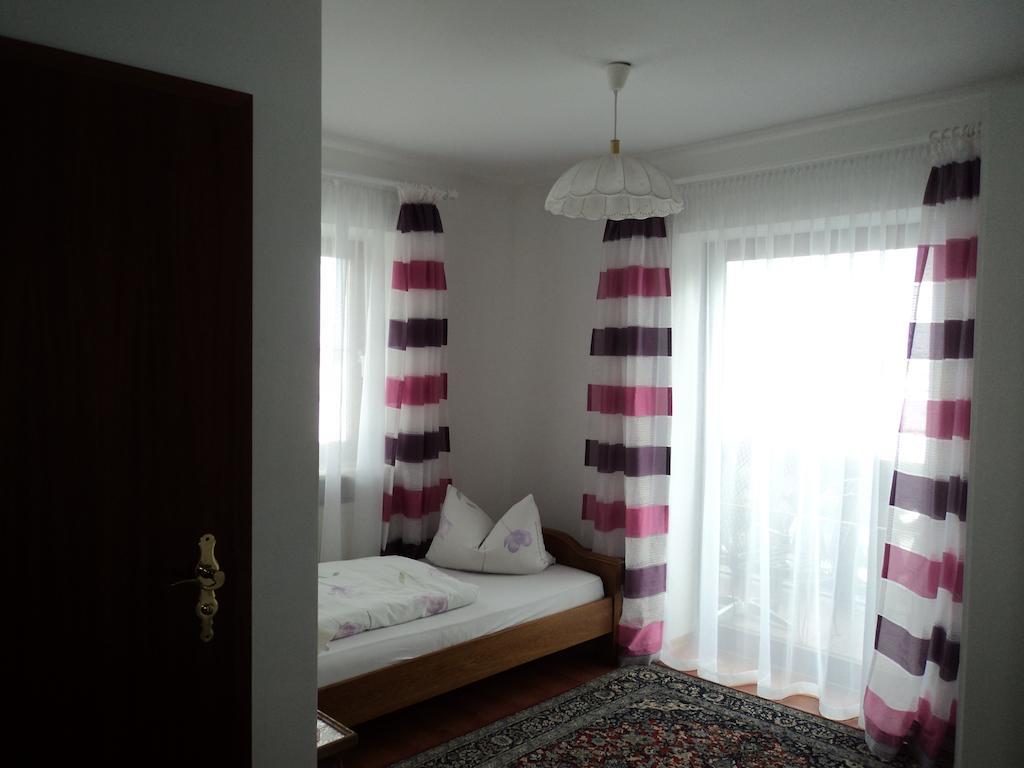 Hotel Garni Demmel Bruckmuhl Ruang foto